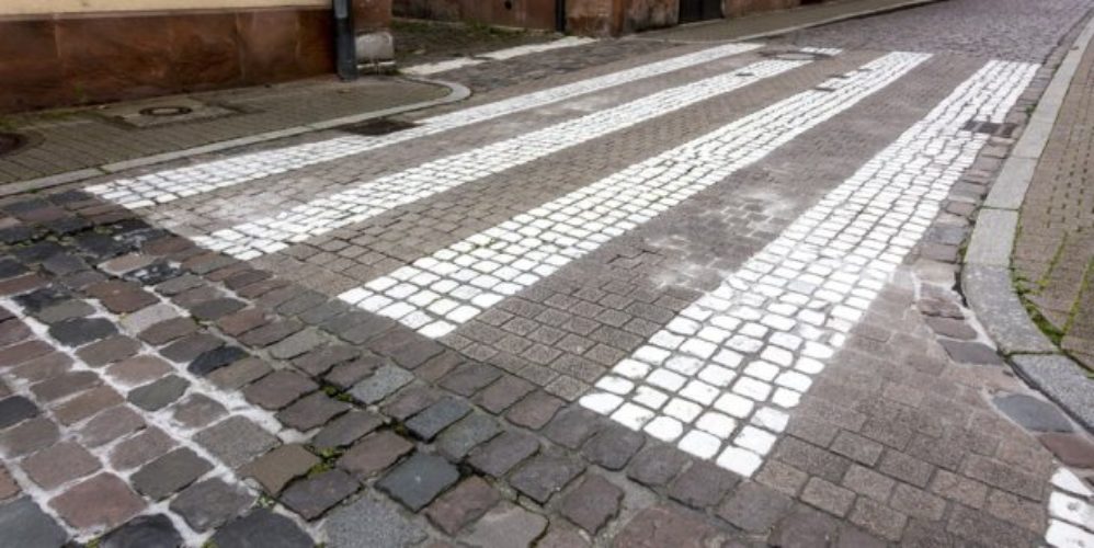 Straße mit Ziegelsteinen.