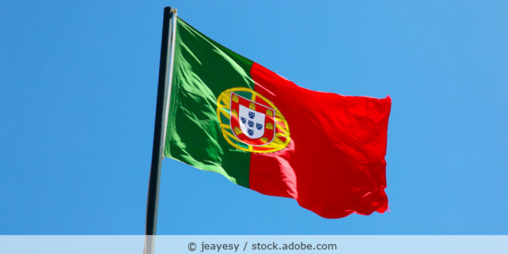 Portugal_Flagge_AdobeStock_259702527