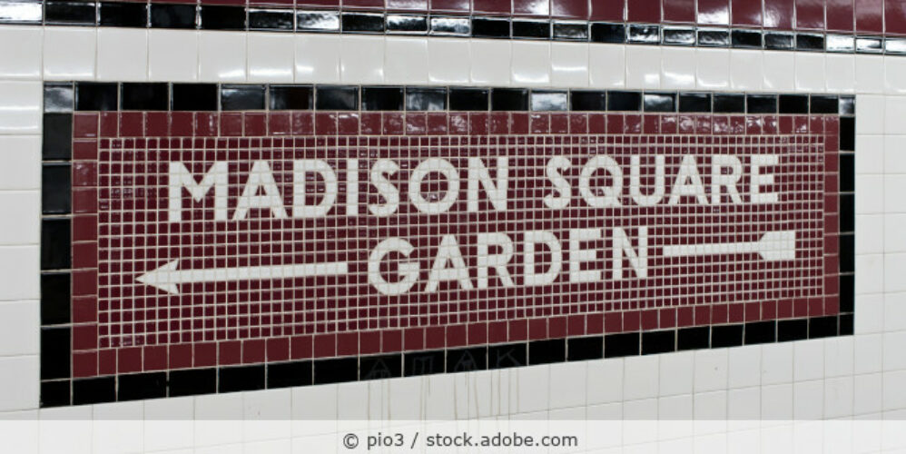 Wandmosaik als Wegweiser zum Madison Square Garden.