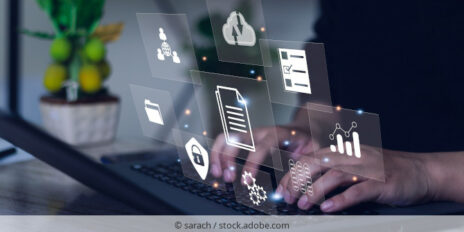 Mann sitzt an einem Laptop und im Vordergrund des Bildes ist eine Illustration von Symbolen zur Informationssicherheit.